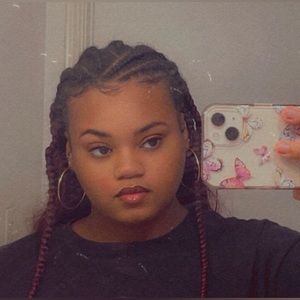 Meet your Posher, Selena